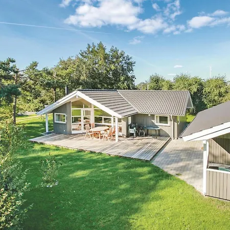 3 Bedroom Awesome In Holiday home
